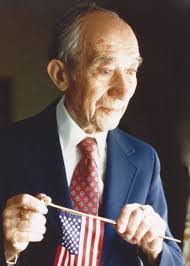 Leon Goldsmith's Instagram, Twitter & Facebook