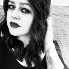 Elizabeth Leopold's Instagram, Twitter & Facebook