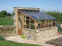 Die Kombination Aus Glas Und Stein Macht Dieses Gartenhaus Zu Einem Modernen Klassiker Greenhouse Shed Shed Design Greenhouse Plans