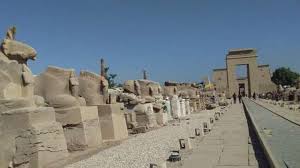 يبلغ طول طريق الكباش الجديد في الأقصر نحو 2700 متر، ويربط الطريق بين معبد الكرنك شمالاً بمعبد الأقصر جنوباً، واستعدادا لحدث الإفتتاح، تم . Ø§Ù„Ø¢Ø«Ø§Ø± ØªØ¹Ù„Ù† Ù…ÙˆØ¹Ø¯ Ø§ÙØªØªØ§Ø­ Ø·Ø±ÙŠÙ‚ Ø§Ù„ÙƒØ¨Ø§Ø´ ÙˆÙ…Ø¸Ø§Ù‡Ø± Ø§Ù„Ø§Ø­ØªÙØ§Ù„ Ø¨Ù…Ø¹Ø¨Ø¯ Ø§Ù„ÙƒØ±Ù†Ùƒ Ù…Ø­Ø§ÙØ¸Ø§Øª