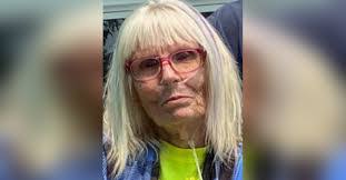 Brenda Knapp's Instagram, Twitter & Facebook