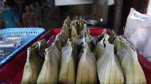 Resep barongko merupakan salah satu resep khas daerah makassar yang berbahan dasar pisang dan dibungkus oleh daun pisang. Video Enaknya Jajanan Kue Tradisional Makassar Harga Hanya Rp 1 000 Lho Tribun Timur
