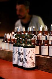 LIKØR I SAUSEN: Disse to franske kvinnene lager likører slik ingen andre  har gjort det før