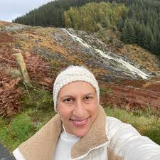 Nature is a powerful Reiki companion. Whether it's the ocean, a forest, or  your own garden, spending time outside helps us align with universal  energy. 🌿☀️ Where is your favourite place to