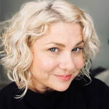 Wanda Riemer's Instagram, Twitter & Facebook