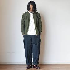 m 47カーゴパンツ ミリタリー好きで知らない方は恐らくいないでしょう 言わずと知れたフランス軍で1947年から1960年代にかけて採用されていたカーゴパンツです 数ある軍パンの中でも最高傑作と表されることもあるこのパンツ フラップ裏や股の メンズファッション