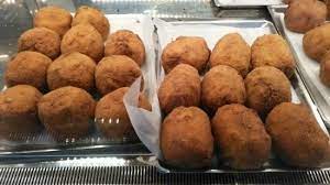 Best arancine in palermo bar alba (piazza don bosco, 7/c, 90143 palermo pa) or for the arancine bomba: Arancine Bomba Picture Of Bar Touring Sicily Tripadvisor