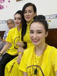 Surround yourself with stylish lý nhã kỳ nhờ trang phục hàng hiệu đắt đỏ mới có thể góp mặt trên báo pháp. Angela PhÆ°Æ¡ng Trinh Chia Sáº» áº£nh Luc Nhá» Xuc Ä'á»™ng Ká»ƒ Vá» Tuá»•i ThÆ¡ Gia Ä'inh áº¥m Ap Khi Con Sá»'ng á»Ÿ Que Yeah1 Music