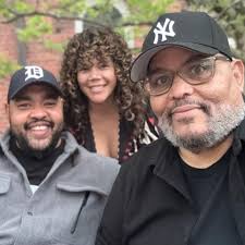 Want to make live art at Dally? Now is your chance! Apply to be a part of  the Artists' Alley at the link below! 🐈 🎨