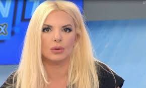 Παρουσιάζει 3025 άρθρα σχετικά με: Annita Koita De Fantazeste Poia Phge Sthn Pania Kai H Paroysiastria Frikare Me Thn Allagh Ths Gossip Tv Gr