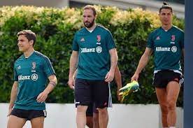 His first campaign in the league went far from as planned as he missed a penalty on his. The Internet Is Joking About Higuain S Weight Again Perhaps It S Just An Unfortunate Angle And Gonzalo S Reputation Cristiano Ronaldo Seria A Dybala