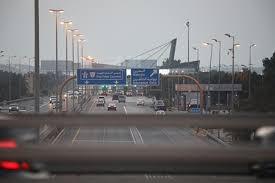 أكملت جوازات جسر الملك فهد جميع الإجراءات لإنهاء إجراءات المسافرين بعد قرار إعتماد سريان رفع تعليق السفر للمواطنين، وفتح المنافذ وأوضح مدير جوازات جسر الملك فهد العقيد ضويحي السهلي، أنه تمت زيادة (10) مسارات جديدة بمنطقة المغادرة، ليصبح إجمالي المسارات (27). ØµØ­ÙŠÙØ© Ø§Ù„Ø´Ø±Ù‚ Ø§Ù„Ø£ÙˆØ³Ø· Ø¹ÙˆØ¯Ø© ÙØªØ­ Ø¬Ø³Ø± Ø§Ù„Ù…Ù„Ùƒ ÙÙ‡Ø¯ Ù†Ù‡Ø§ÙŠØ© Ø§Ù„Ø´Ù‡Ø± Ø§Ù„Ù…Ù‚Ø¨Ù„ ØµØ­ÙŠÙØ© Ø§Ù„Ø£ÙŠØ§Ù… Ø§Ù„Ø¨Ø­Ø±ÙŠÙ†ÙŠØ©