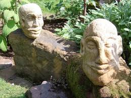 Handgemachte Garten Skulpturen Von Erwin Schriefer Auerbach Kopfe Aus Sandstein Eineinhalbohr Und Noname Aus 2011 Mit Bildern Sandstein Skulpturen Steine