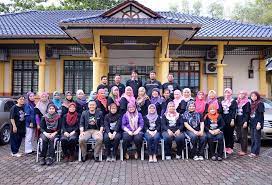 This is our latest pic, dr rugaiyah with the lovely staffs of u.n.i klinik seksyen 13 shah alam. Lppkn Selangor Home Facebook