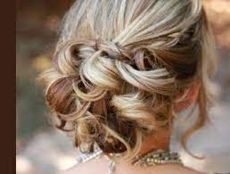 Le Chignon Tresse 35 Idees Qui Vont Vous Charmer Archzine Fr Chignon Tresse Cheveux Courts Mode Chignon