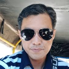 China just test-flew two next-gen stealth fighters. ✈️ Chengdu's J-36:  tailless, trijet, flying wing design spotted over Sichuan. ✈️ Shenyang's  J-50: twin-engine, swept-wing, no vertical stabilizer. Both hint at 6th-gen  tech.