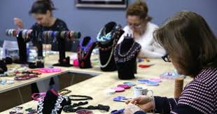 Evde yemek, tatlı, reçel, turşu, poğaça, sarma gibi gıda üzerine yapabileceğiniz işlerin yanı sıra çeyizlik dikiş nakış, hediyelik el sanatları gibi ç. Ucuza Toptan Ne Alip Satabilirim Toptan Urun Almak Satmak Kizlarsoruyor