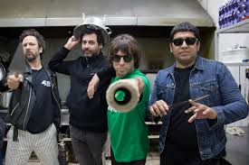  18  sus ganancias personales en aquel momento procedían de un 1% de regalías sobre una ars estimado de nueve millones en ventas de discos, así como un adicional de 600 000 para el álbum de reediciones y ars 500 000. Turf La Libertad No Existe Es Una Ilusion Silencio