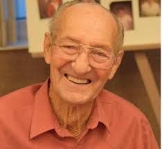 Dee Andersen's Instagram, Twitter & Facebook