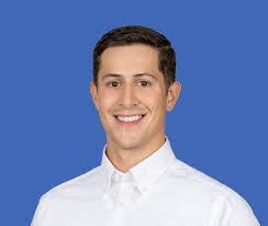 Derek Cummins's Instagram, Twitter & Facebook