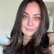 Melissa Jayne's Instagram, Twitter & Facebook