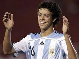 Template:importtemplate:infobox biography franco matías di santo (born 7 april 1989) is an argentine footballer who plays as a striker for werder bremen and has represented the argentina national football team. Franco Di Santo Hairstyles Celebrity Haircuts