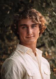 Ethan Roe's Instagram, Twitter & Facebook