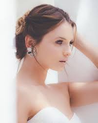 Molte spose indossano un pezzo di gioielleria per capelli costume il loro giorno di matrimonio come alternativa a. Gioielli Per La Sposa Cosa Indossare E Cosa Evitare About Inspiration