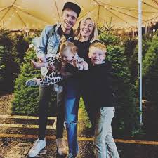 Hilary duff looked after both her kids alone for the first time and things got hilariously real. Hilary Duff S Family Christmas Card Is Hilariously Relatable E Online