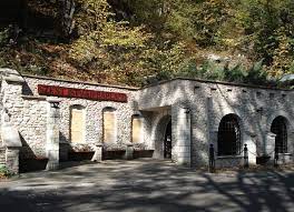 Járatainak összhossza 1514 m, függőleges kiterjedése 101 m. Szent Istvan Barlang Wikipedia