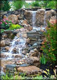 Mehrstufiger 9 39 Hoher Wasserfall Mit Poolbereichen Die Von Full S Wasserfall Garten Wasserfall Garten Landschaftsbau