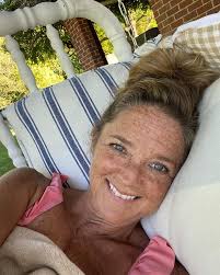 It's time for the Friday Five! Where I tell you 5 random facts you may or  may not wanna know about me. And then you share something about YOU in the  comments.