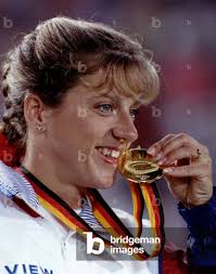 Image of British Sally Gunnell shows off her gold medal during the