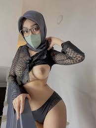 Do you rather that I keep my hijab on or off while were fucking? nudes |  GLAMOURHOUND.COM