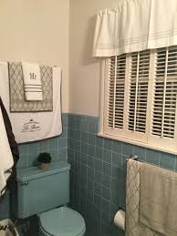 1950s Powder Blue Bathroom Update With Original Vintage Tile Add Light Grey Accents And Be Sure To Play Up The Vintage Chic Vibe Decoracao Casas