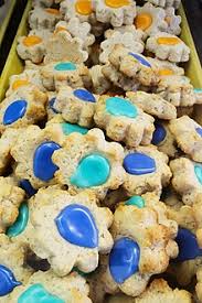 1 pack each of iced gingerbread, pfeffernusse, bells & stars sugar cookies. Cookie Wikipedia