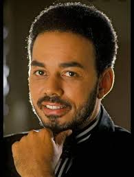 Happy Birthday to our tenor singer, Mr. Ben James, who turns 29 today  (January 24th), seen here testing Rex's playing skills (and patience 😂).  @ben_james_music 📸 by Blaidecton Media