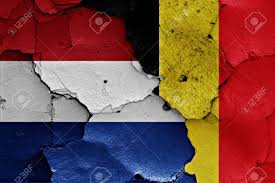 Drapeaux du monde 2,959 vues. Drapeaux Des Pays Bas Et La Belgique Peintes Sur Le Mur Fissure Banque D Images Et Photos Libres De Droits Image 56852266