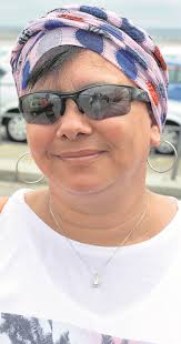 Tong, soutvleis en trifle is op die menu