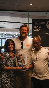 Catch FMR Fine Food today at 17h30 for a feast of inspiration! 🍽️ Jenny  Handley chats with chef Ollie Swart about his new cookbook, Freestyle  Cooking with Chef Ollie. Sample three of