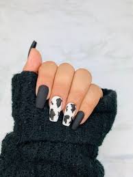 Black And White Cow Print Acrylic Nails Nailscute In 2020 Cow Nails Fake Nails White Simple Acrylic Nails