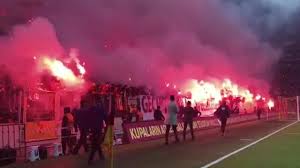 Galatasaray güncel haberler admin alımı yoktur olmayacaktır. Galatasaray Fans Turn Up In Their Thousands To Provide Rocking Atmosphere For Training Session Ahead Of Fenerbahce Derby Mirror Online