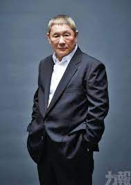 He learned comedy, singing and dancing from famed comedian senzaburô fukami. çœ¼è¦‹åœˆä¸­äººç›¸ç¹¼é›¢åŽ»73æ­²åŒ—é‡Žæ­¦èŒå¼•é€€å¿µé ­ æ¾³é–€åŠ›å ±å®˜ç¶²