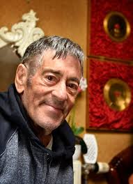 Zanger Gert Timmerman (82) moest onder deplorabele omstandigheden wonen