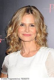 Sedgwick's role in the series won her a golden globe award in 2007 and an emmy award in 2010. Kyra Un Total De 3811 Photos A Imageselect