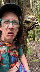 In case you haven't been paying attention... Statler: Bushy eyebrows, dark  suit. Waldorf: Bushy mustache, brown suit. #TheMuppets70