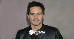 From a very young age he had artistic interests, always participating in local theater groups, but it wasn't until he turned 16 that he decided to dedicate himself to acting professionally. Ljw Uifevo6ttm