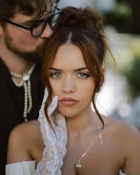 Hey everybody! Happy #weddingwednesday! ☺️ My name is Kastle, and I'm a PNW  wedding photographer 💗 I wanted to share some images from a gorgeous fall  engagement for a 2022 couples that