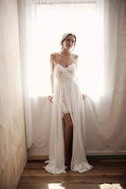 Maybe you would like to learn more about one of these? Grosshandel Einfache Brautkleider 2015 Hawaii Brautkleider Spaghetti Tragern Appliques Spitze Mit Chiffon Braut High Side Slit Backless Kleider Von Jennybridal 93 21 Auf De Dhgate Com Dhgate