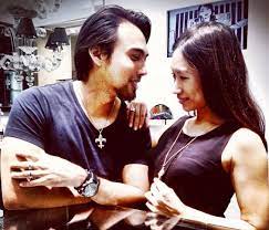 Berbincang tentang kebebasan beragama bersama kerajaan malaysia. Artis Murtad Malaysia